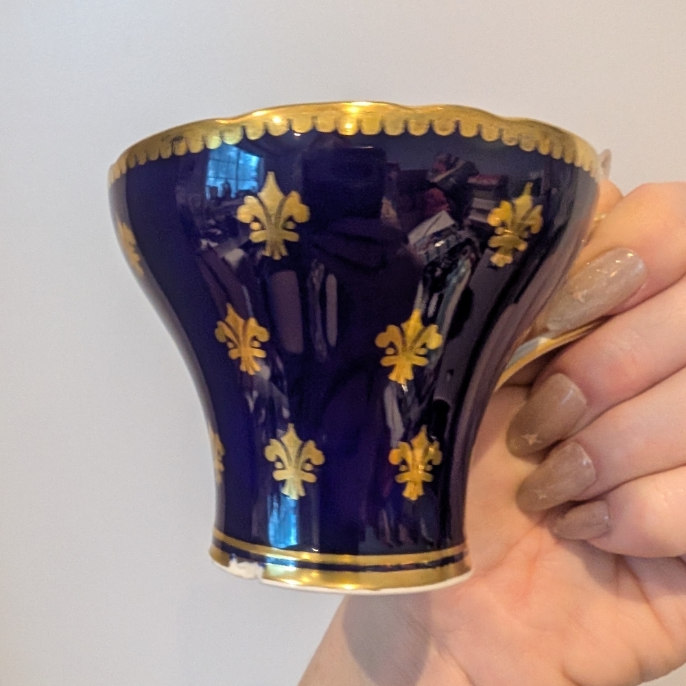 Aynsley Navy and Gold Teacup and Saucer - Picture 10 of 12